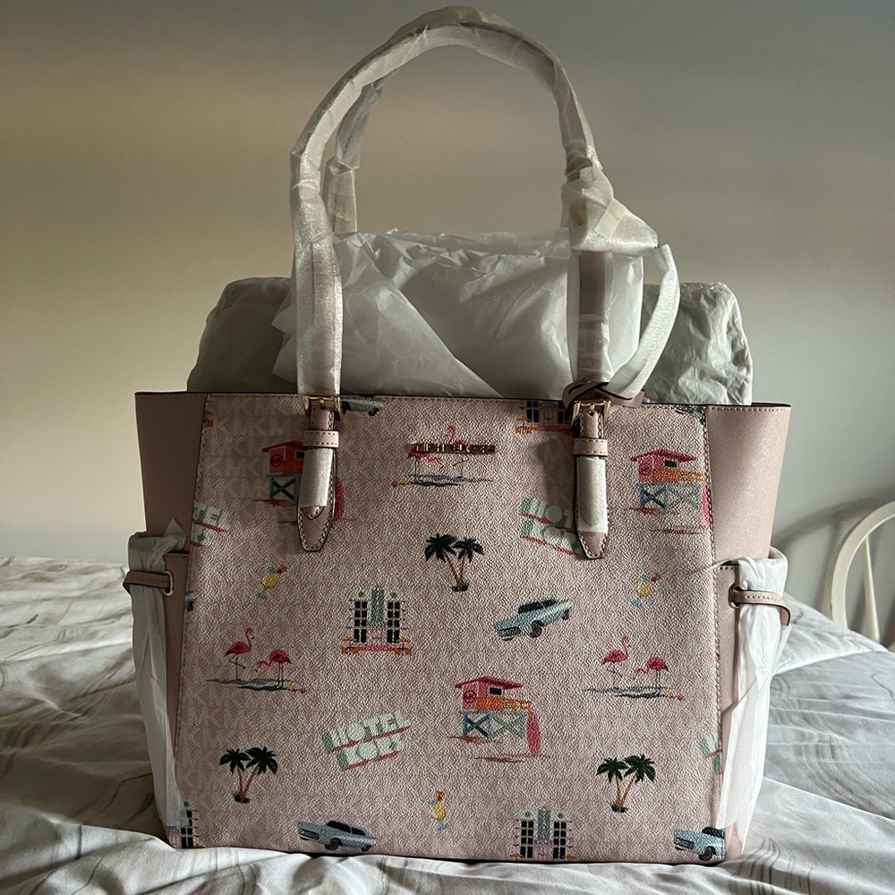 NWOT Michael Kors Large Gilly Drawstring Tote Handbag. Light powder blush pink.